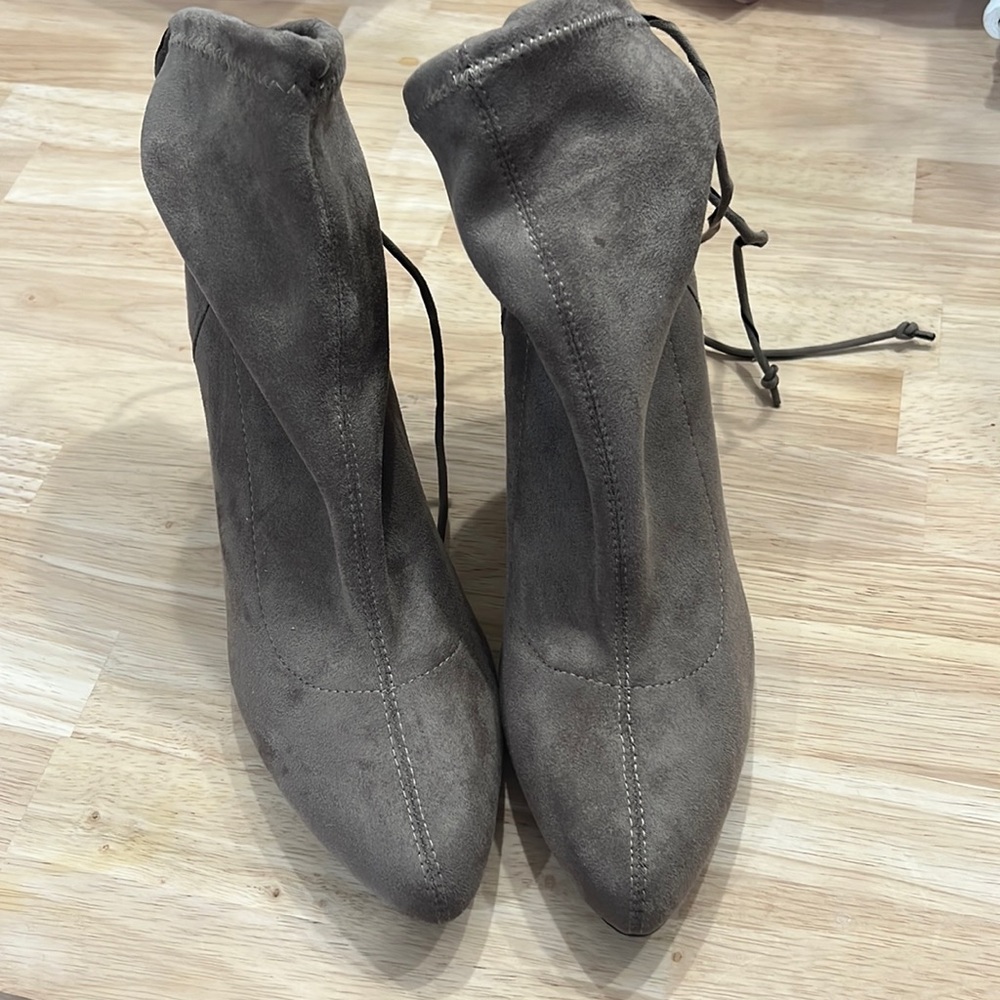 Size 9! Worn once!